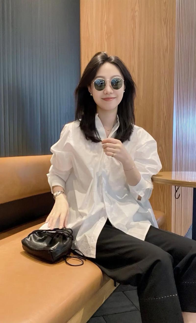 白色休闲寸衣怎么搭配图片