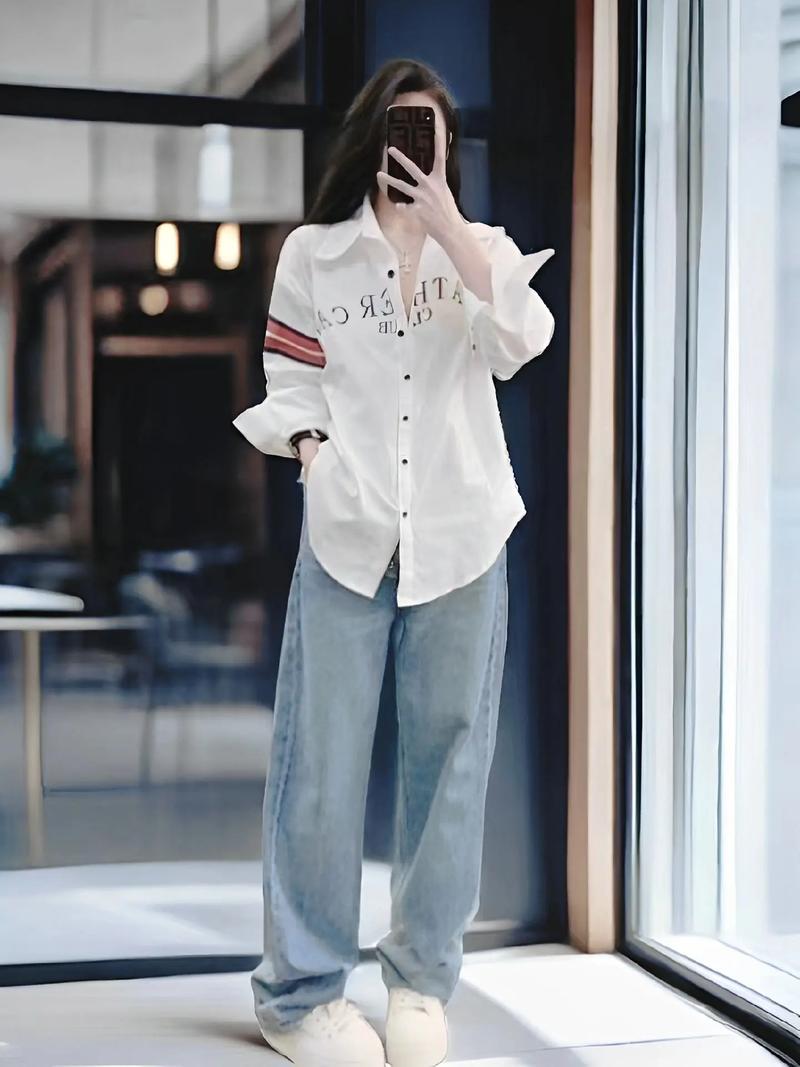 白色休闲寸衣怎么搭配