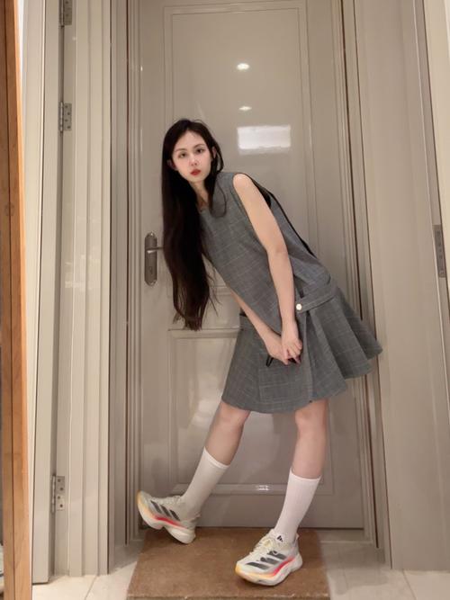 白色袜鞋怎么搭配图片欣赏