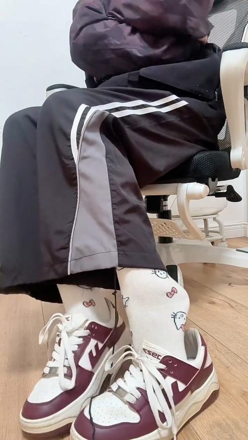 白色袜鞋怎么搭配图片