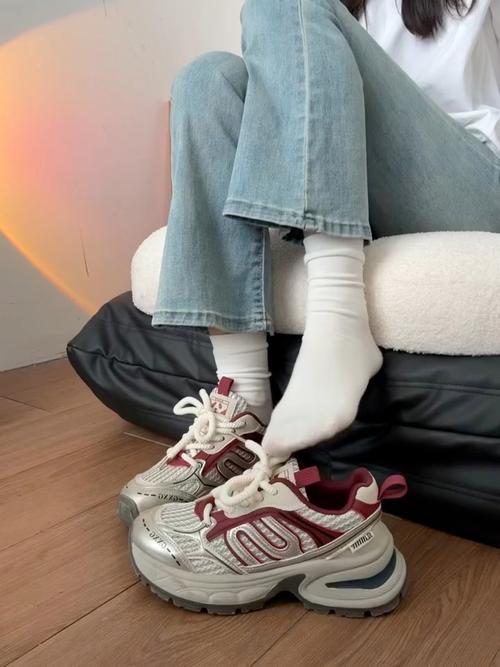 白色袜鞋怎么搭配图片