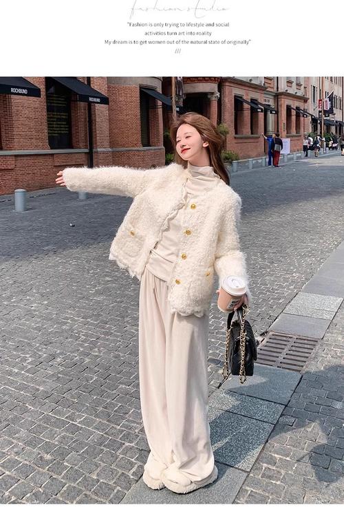 白色毛外套怎么搭配衣服图片