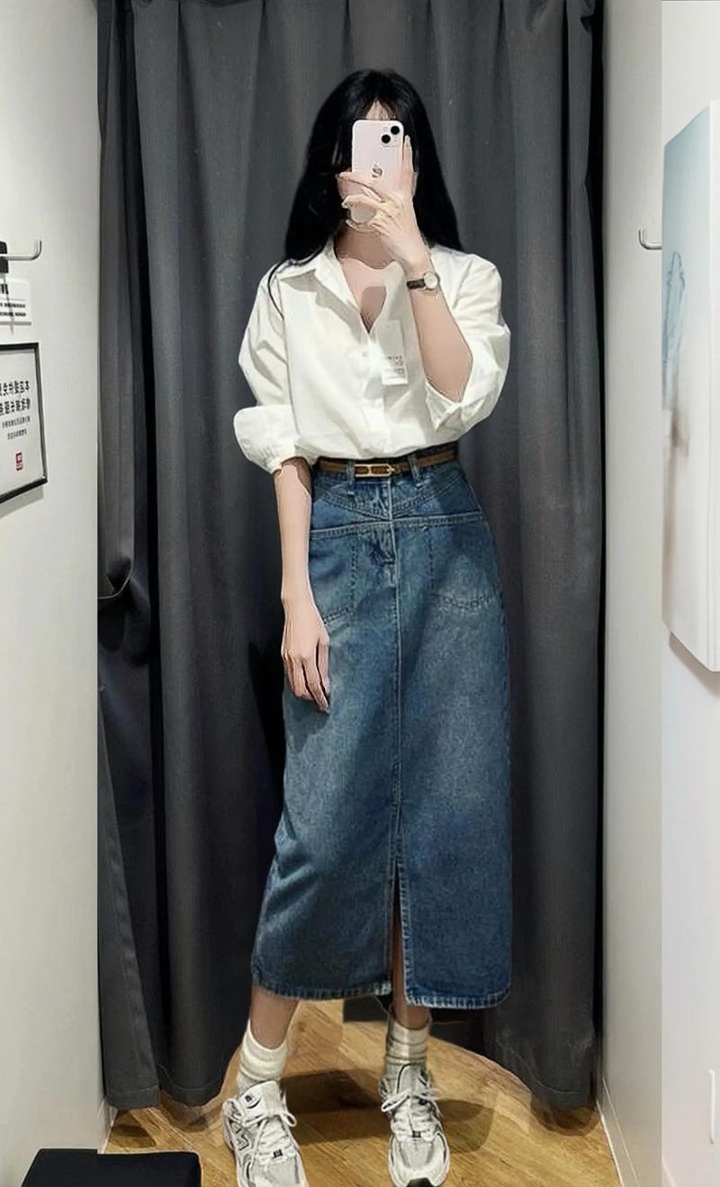 白色过膝牛仔连衣裙怎么搭配图片