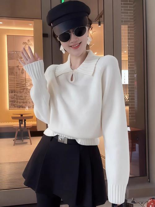 白色短针织衫怎么搭配好看图片