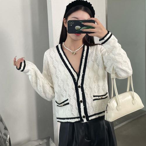 白色短针织衫怎么搭配好看