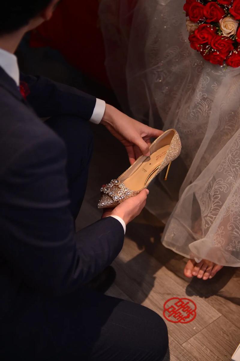 参加婚礼穿什么鞋