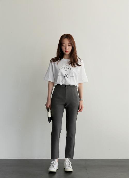 白色的单鞋怎么搭配衣服图片欣赏