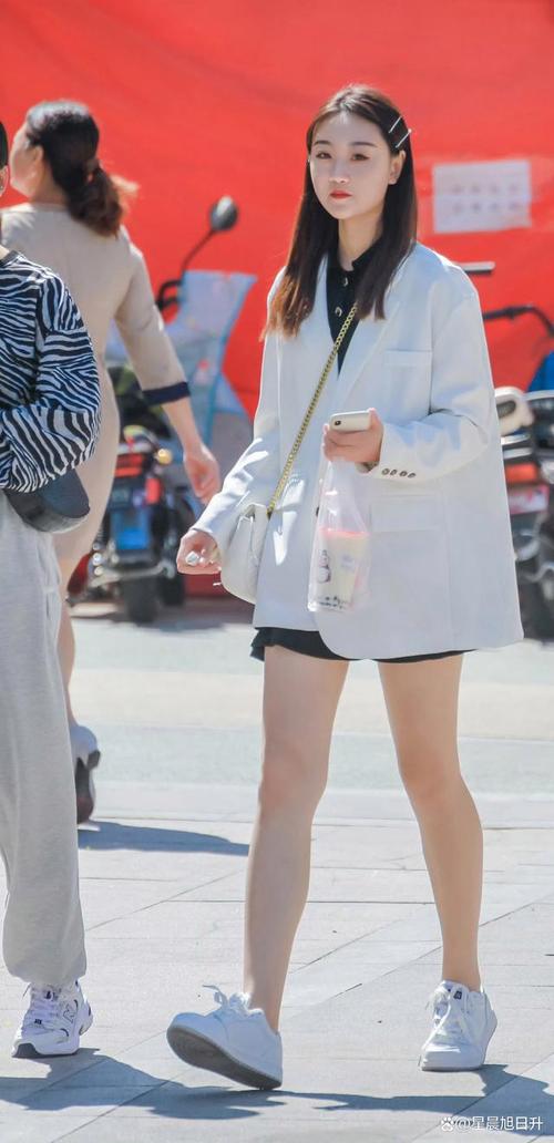 白色的单鞋怎么搭配衣服图片大全