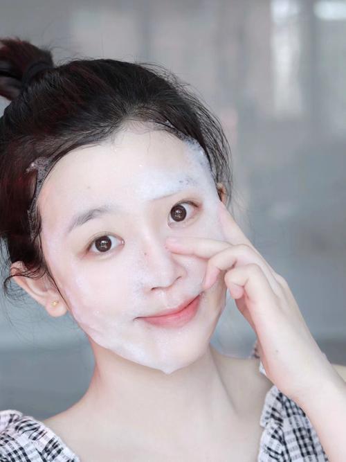 具有卸妆效果的洗面奶