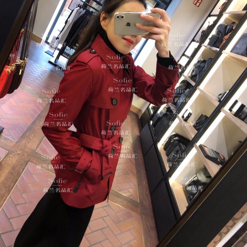 巴宝莉女士红色风衣怎么搭配图片