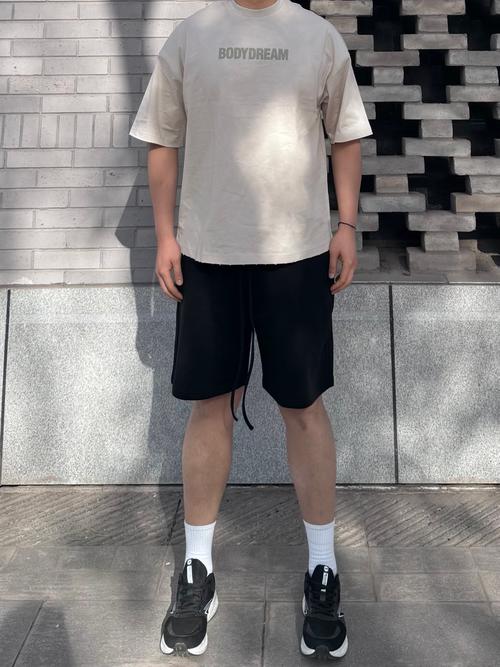 矮胖男生夏天怎么搭配图片