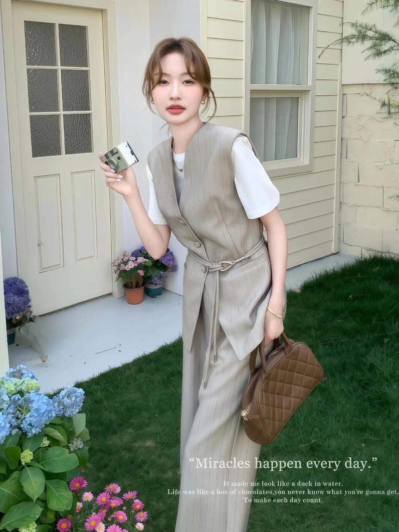 矮穿马甲怎么搭配