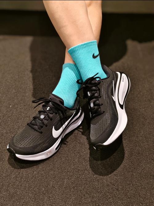 nike跑鞋怎么搭配衣服