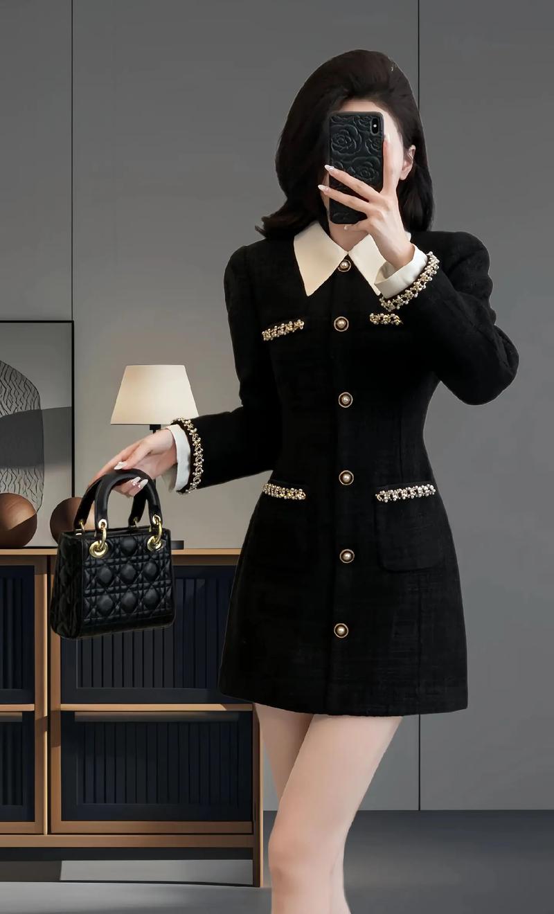 a字中长连衣裙怎么搭配什么外套