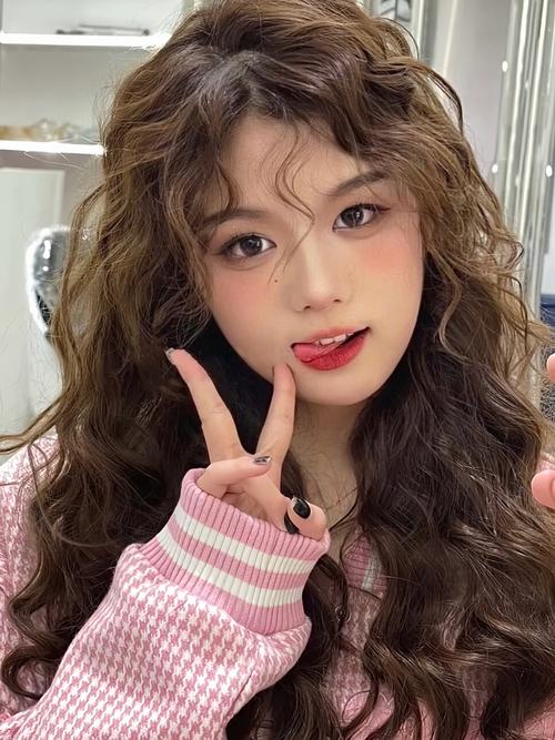 羊毛卷适合什么发型