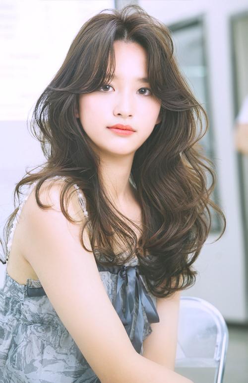 20岁发型怎么搭配衣服好看吗