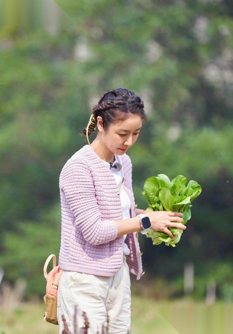 20岁发型怎么搭配衣服好看