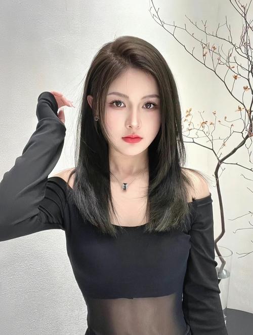 20岁发型怎么搭配衣服