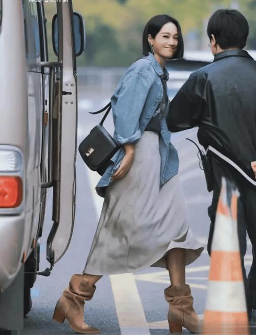 20岁发型怎么搭配衣服