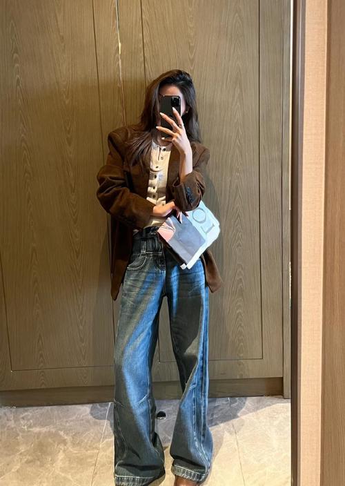 棕色裤子怎么搭配上衣图片女生