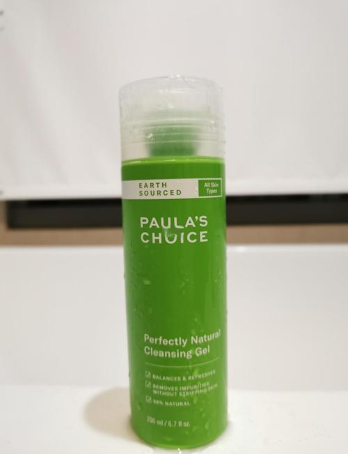 绿色瓶子的洗面奶图片