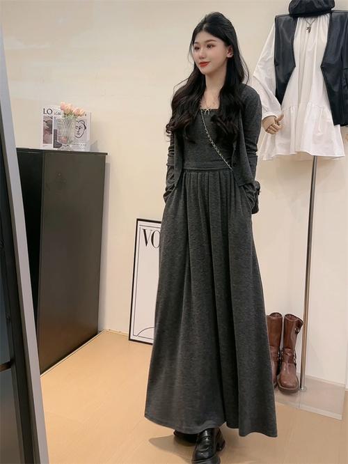 中长的连衣裙怎么搭配什么裤子好看图片欣赏