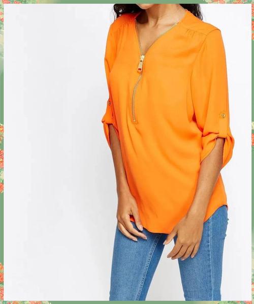 橙色衣服配什么裤子