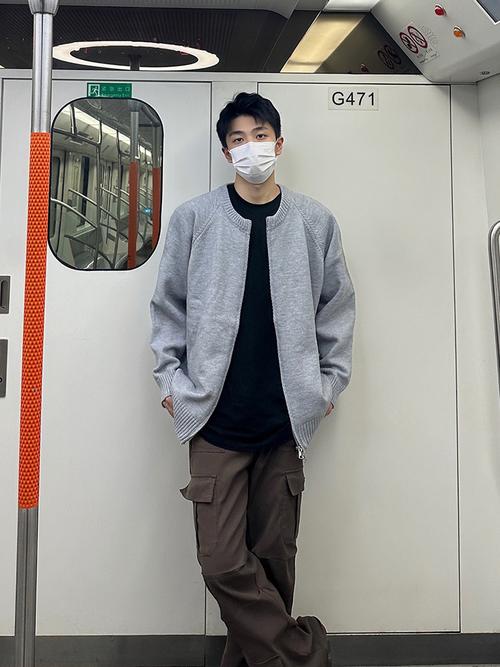 针织男上衣怎么搭配