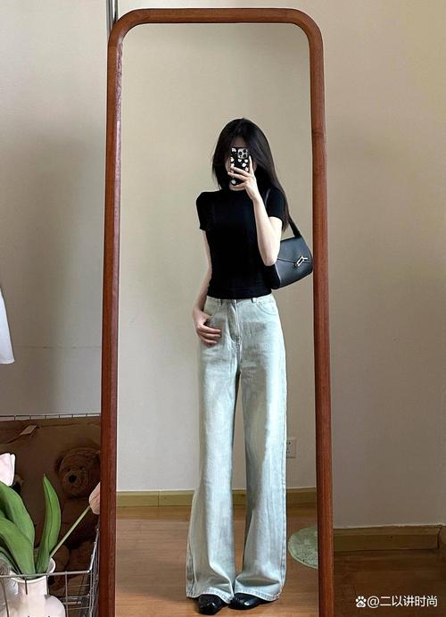 怎么搭配浅色裤子图片