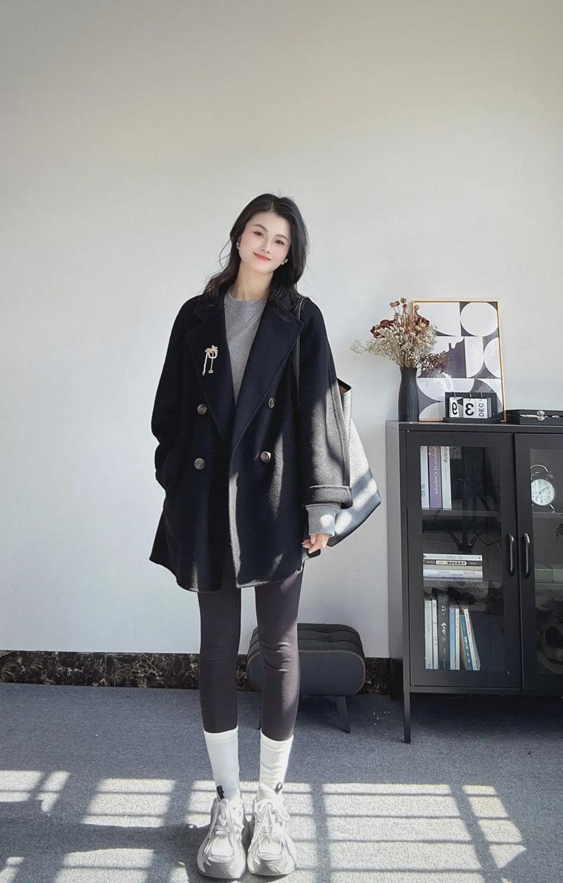毛呢大衣搭配什么裤子