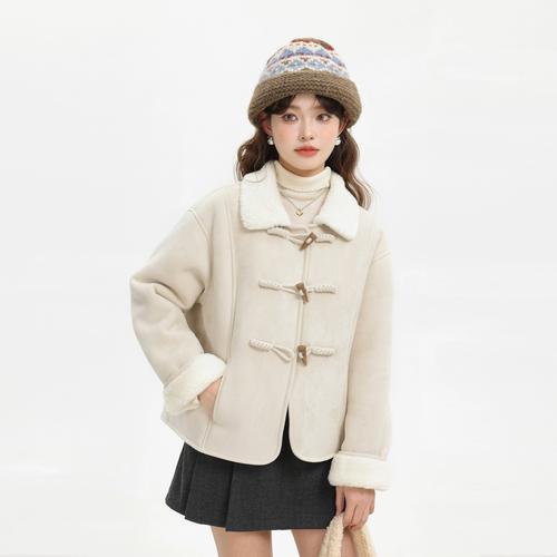 羊羔鹿皮绒大衣怎么搭配图片