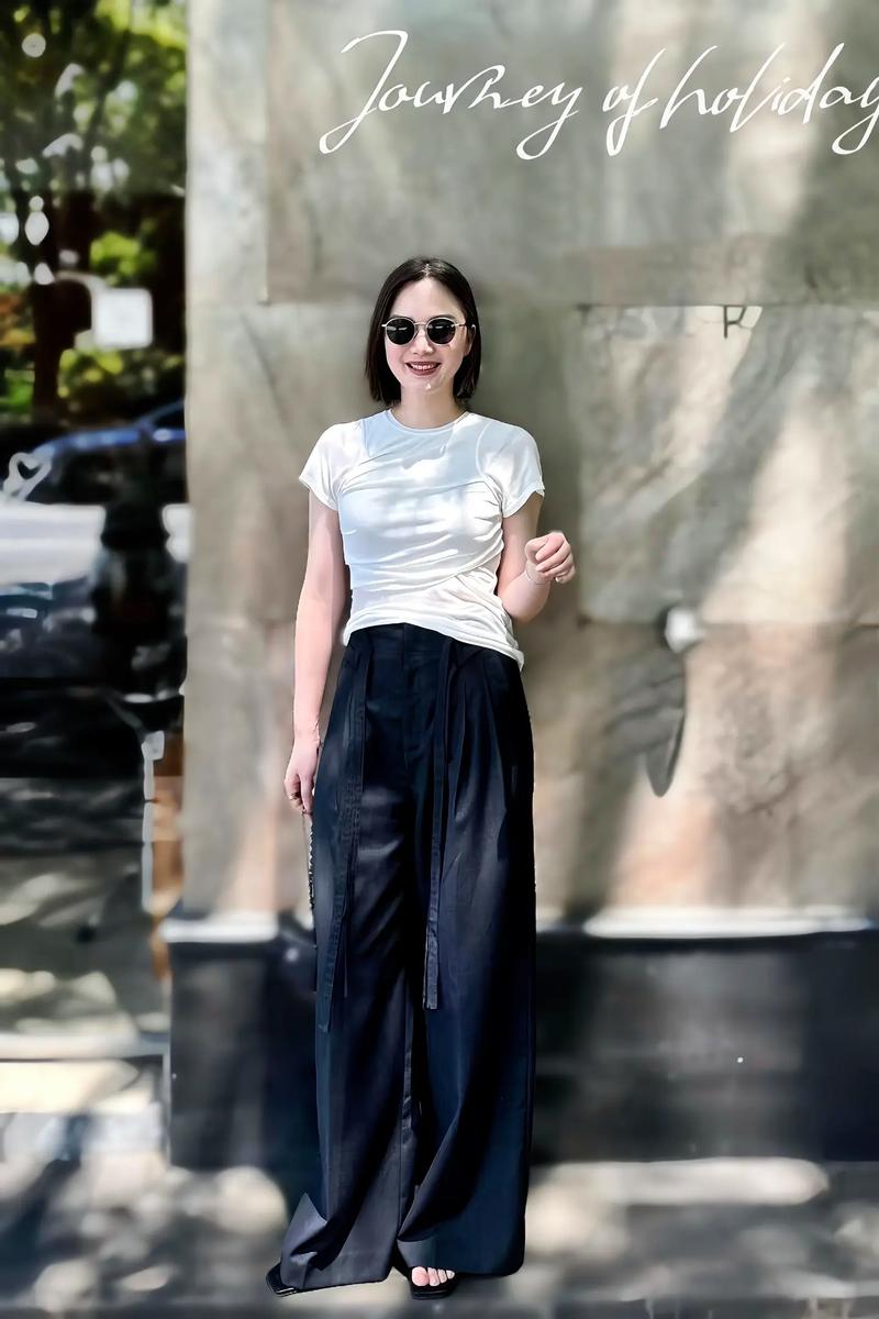 修身短袖下面怎么搭配裤子