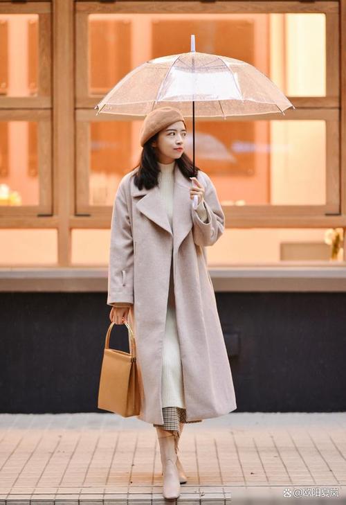 杏色外套怎么搭配好看