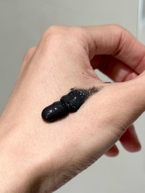 洗面奶洗出黑黑的污垢