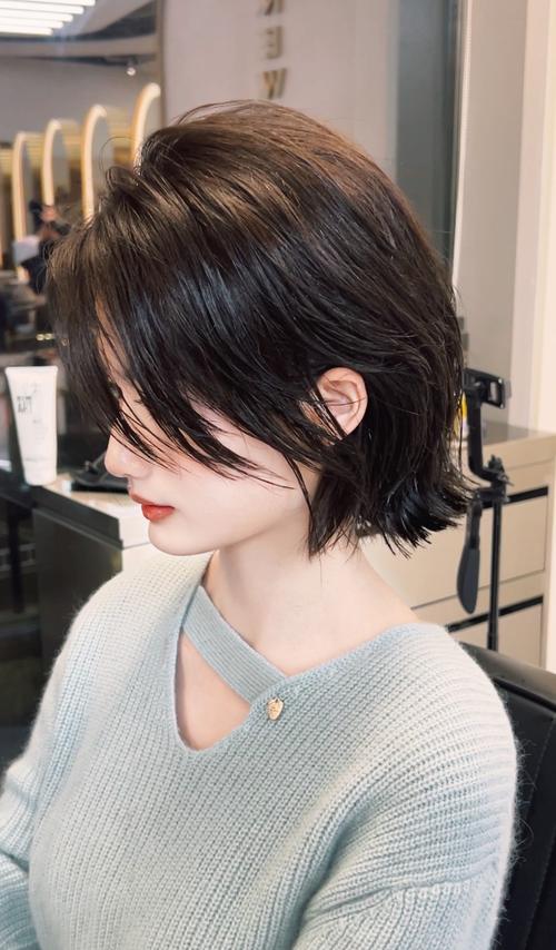 什么发型显脸短