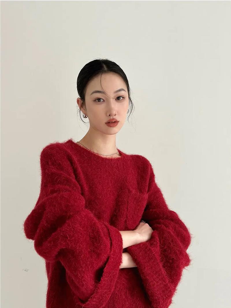 驼色外套红色毛衣怎么搭配什么裤子