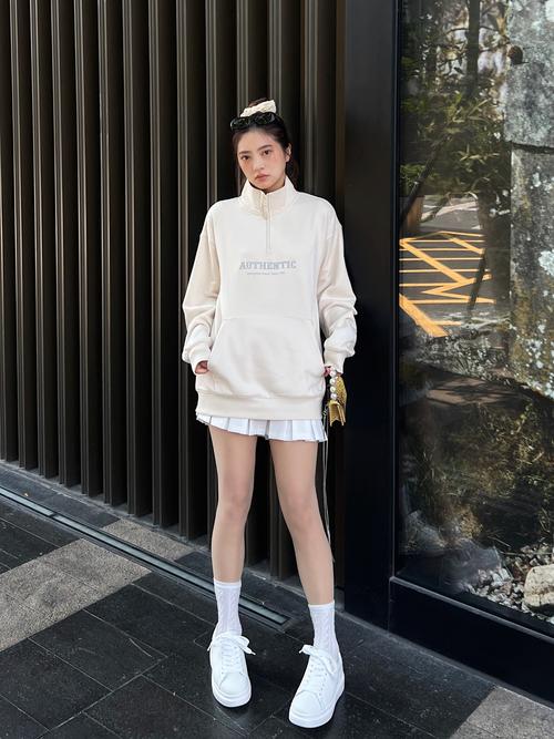 白色短裙配什么鞋子