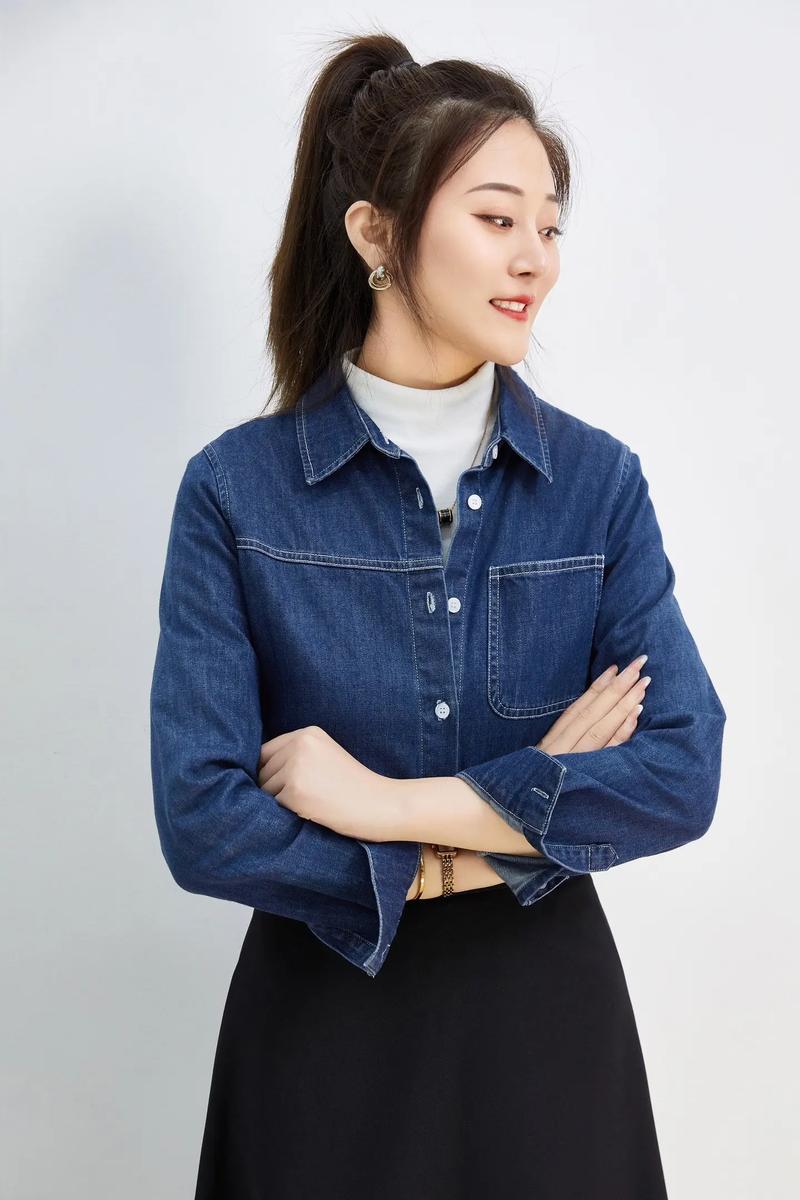 中款牛仔衬衫怎么搭配什么裤子好看图片