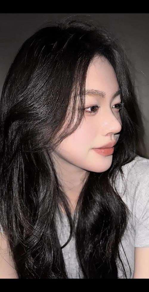 鼻子大适合什么发型