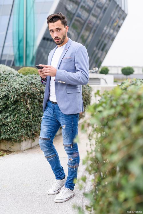 穿西服配什么裤子