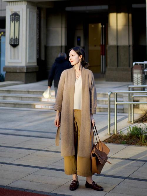 衣领大怎么搭配