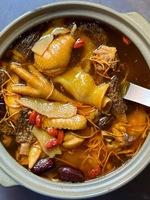 炖鸡汤放什么料