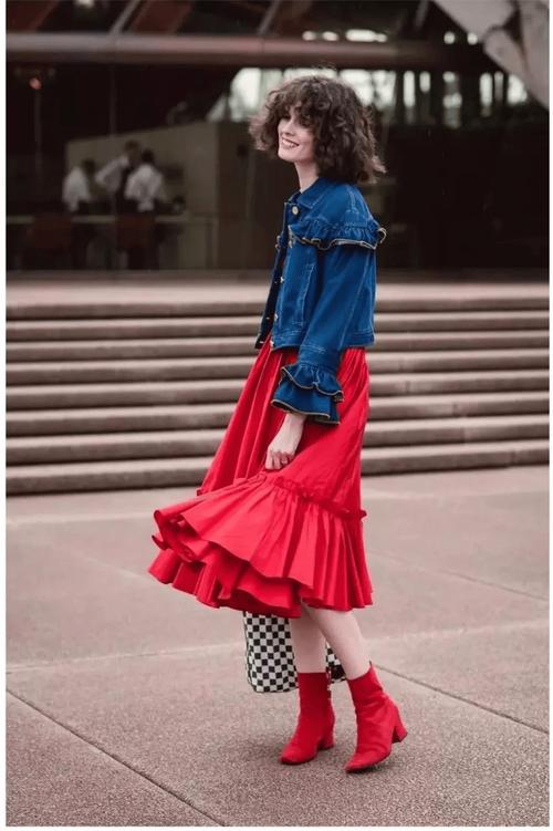 枣红色搭配什么颜色