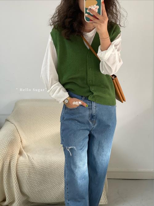 绿色背心怎么搭配衣服