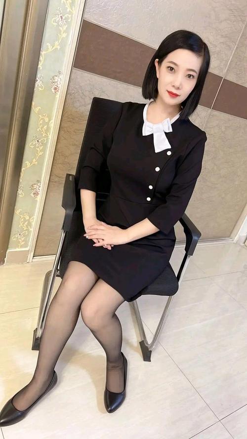 九分裤丝袜怎么搭配衣服