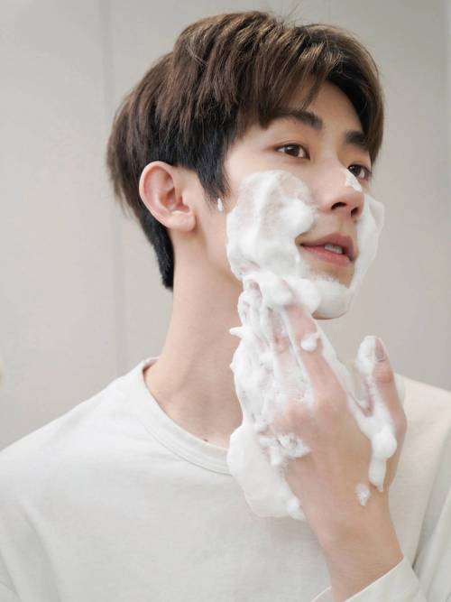 男的脸油用什么洗面奶