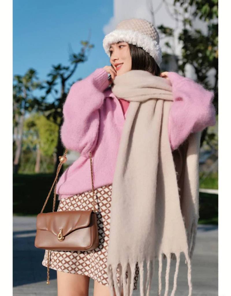 粉围巾怎么搭配