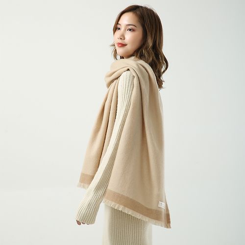 粉驼围巾怎么搭配