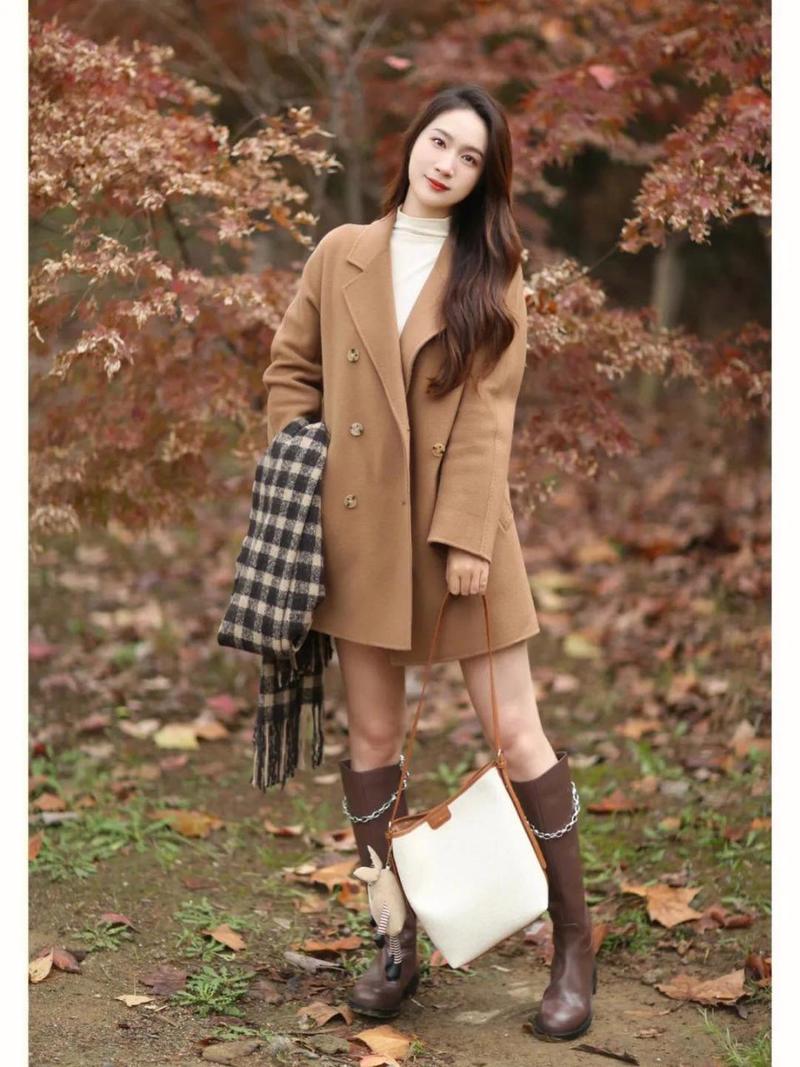 粉驼围巾怎么搭配