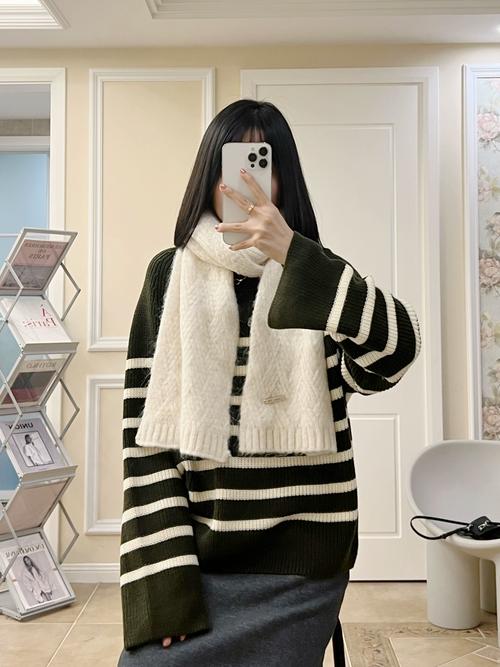 粉驼围巾怎么搭配